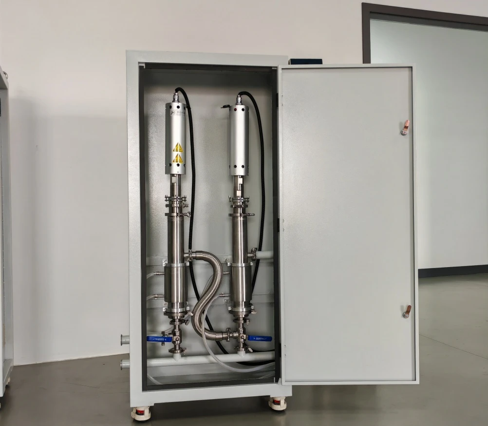 Industrial flow cell ultrasonic homogenizer